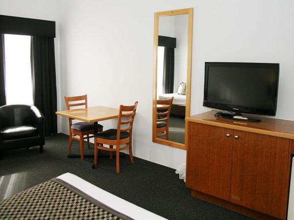 Footscray Motor Inn and Serviced Apartments : photo 4 de la chambre suite exécutive avec bain à remous