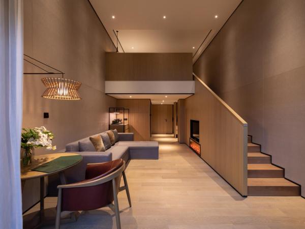 Melia Chongqing : photo 3 de la chambre the level duplex room with lake view