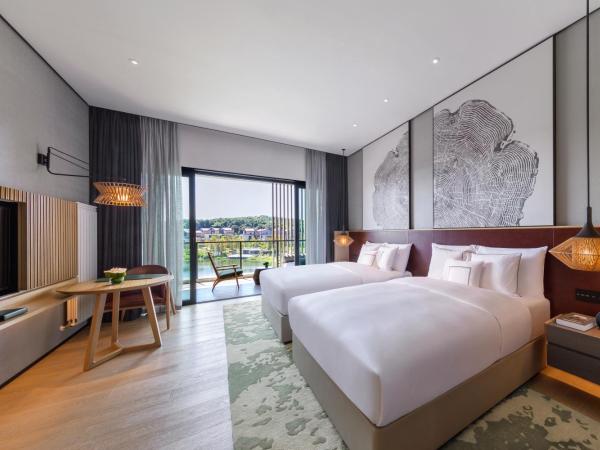 Melia Chongqing : photo 5 de la chambre the level room with lake view