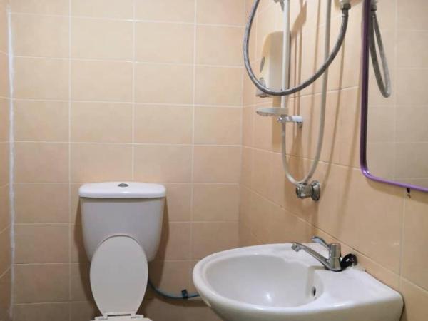 Borneo Gaya Lodge : photo 4 de la chambre family room with private bathroom (no window)