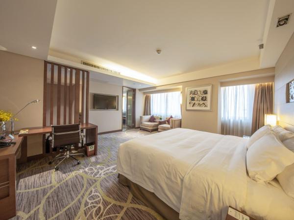Crowne Plaza Guangzhou City Centre, an IHG Hotel - Free shuttle between hotel and Exhibition Center during Canton Fair & Exhibitor registration Counter : photo 2 de la chambre premium king room with city view - lounge access