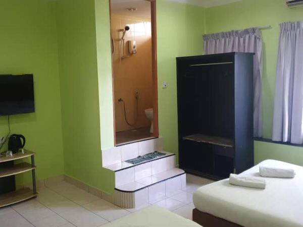 Borneo Gaya Lodge : photo 3 de la chambre chambre familiale avec salle de bains privative