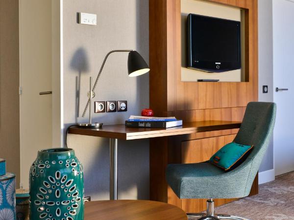 Holiday Inn Nice, an IHG Hotel : photo 5 de la chambre 1 king bed 2 single beds 2 bedroom suite