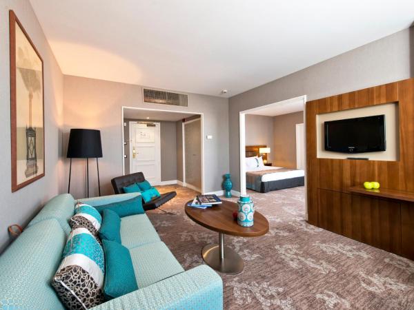 Holiday Inn Nice, an IHG Hotel : photo 9 de la chambre suite lit king-size – non-fumeurs