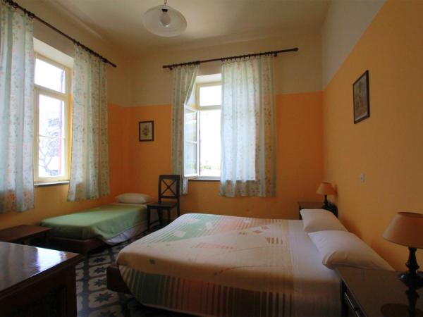 Hotel Anastasia : photo 3 de la chambre chambre triple avec balcon