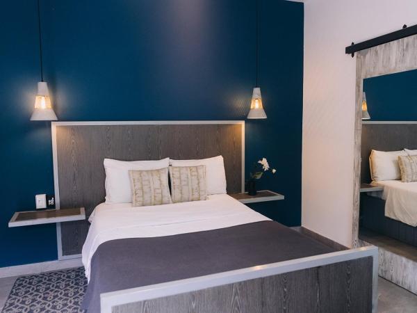 Septimo Hostal : photo 3 de la chambre chambre double avec salle de bains privative