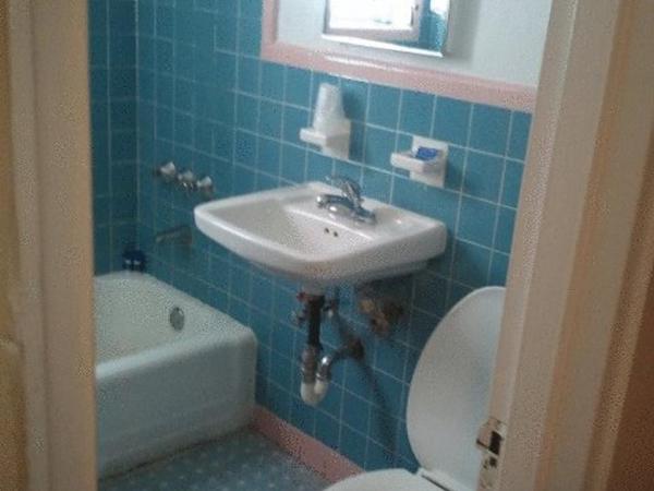 Collins Avenue Hostel : photo 7 de la chambre chambre lit queen-size avec salle de bains commune 