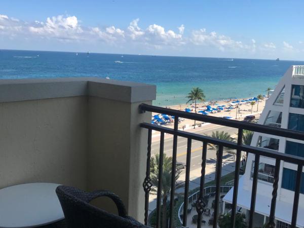 The Atlantic Hotel & Spa Condo : photo 8 de la chambre suite lit king-size - vue sur océan