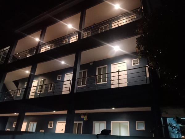 Little lotus Siam guesthouse at Rawai : photo 1 de la chambre chambre lit queen-size - vue sur jardin