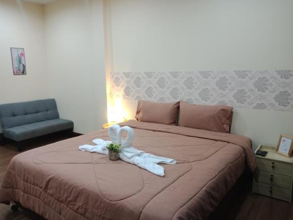 Little lotus Siam guesthouse at Rawai : photo 2 de la chambre chambre lit queen-size - vue sur jardin