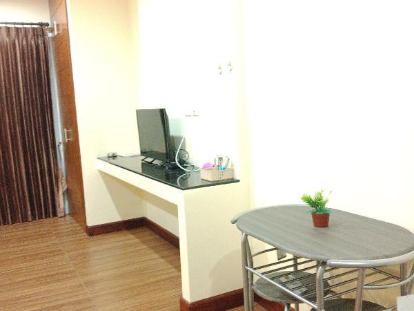 Little lotus Siam guesthouse at Rawai : photo 5 de la chambre chambre lit queen-size - vue sur jardin