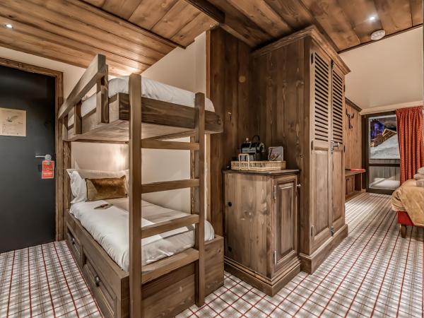 HOTEL LE VAL D'ISERE : photo 5 de la chambre chambre quadruple standard avec lits superposs