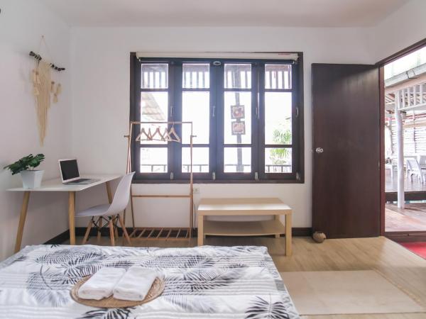 BOHO Hostel : photo 4 de la chambre chambre double - vue sur mer
