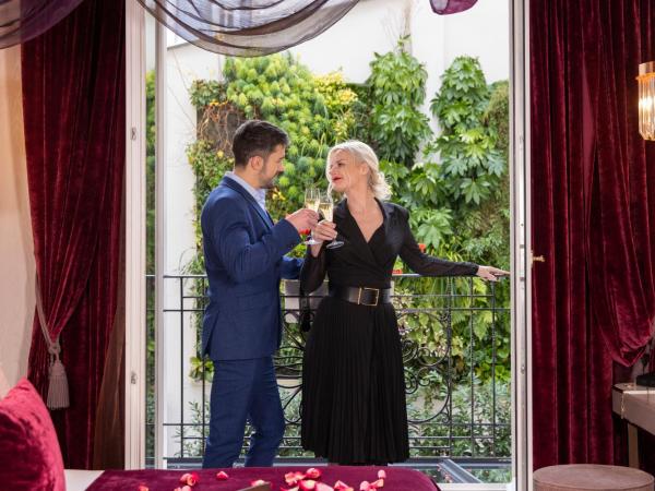 Paris j'Adore Hotel & Spa : photo 2 de la chambre hébergement deluxe précieux avec jacuzzi