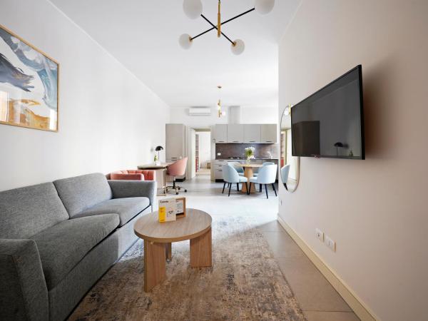 numa I Loreto Apartments : photo 3 de la chambre large 1 bedroom apartment with balcony and sofa bed