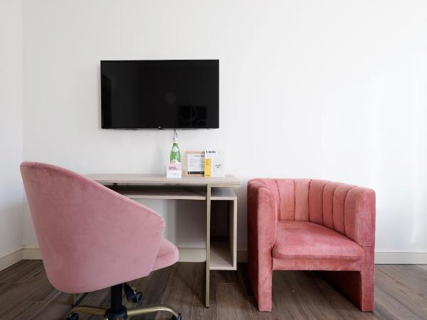 numa I Loreto Apartments : photo 3 de la chambre large 2 bedroom apartment with balcony and sofa bed