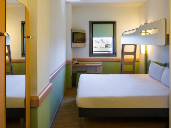 Ibis Budget Sevilla Aeropuerto : photo 2 de la chambre chambre double avec lit superposé
