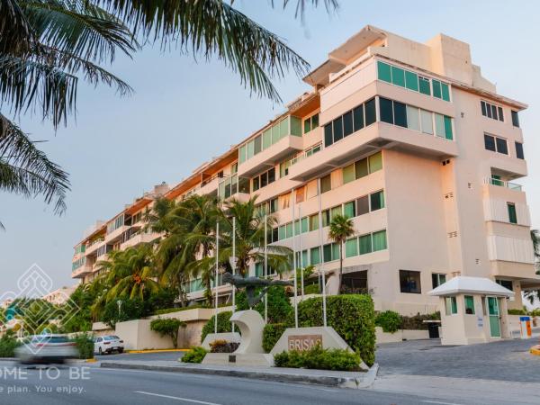 Rooftop Private Jacuzzi in beach front penthouse : photo 7 de la chambre penthouse