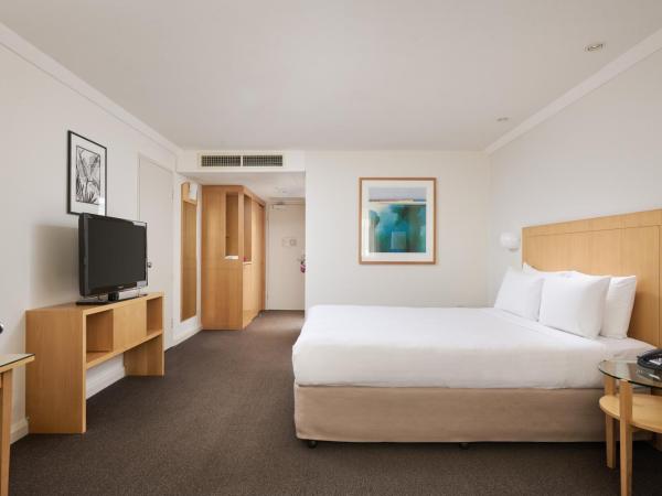 Crowne Plaza Perth, an IHG Hotel : photo 4 de la chambre chambre lit queen-size accessible aux personnes à mobilité réduite