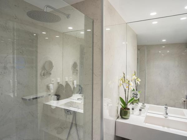 HF Fenix Porto : photo 2 de la chambre hébergement familial confort (2 adultes + 2 enfants de moins de 12 ans)