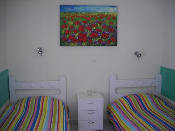 Fraskoula's Town : photo 2 de la chambre chambre lits jumeaux