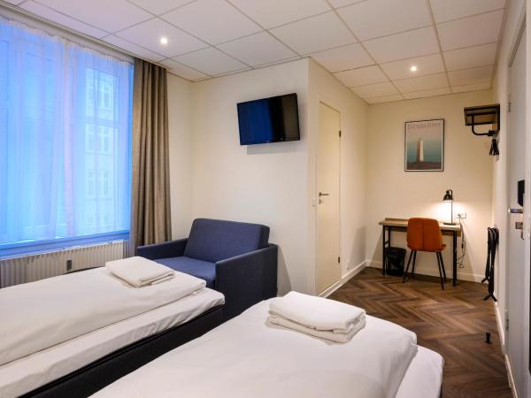 Go Hotel Saga : photo 2 de la chambre chambre triple avec salle de bains privative