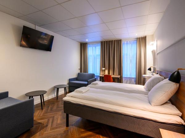 Go Hotel Saga : photo 4 de la chambre chambre quadruple Économique avec salle de bains commune