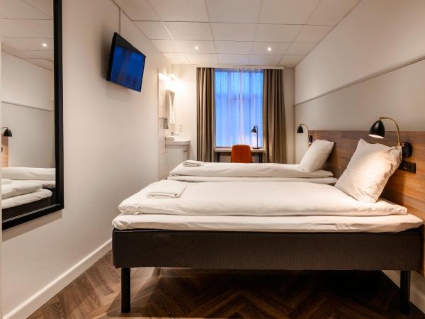 Go Hotel Saga : photo 4 de la chambre chambre lits jumeaux Économique avec salle de bains commune