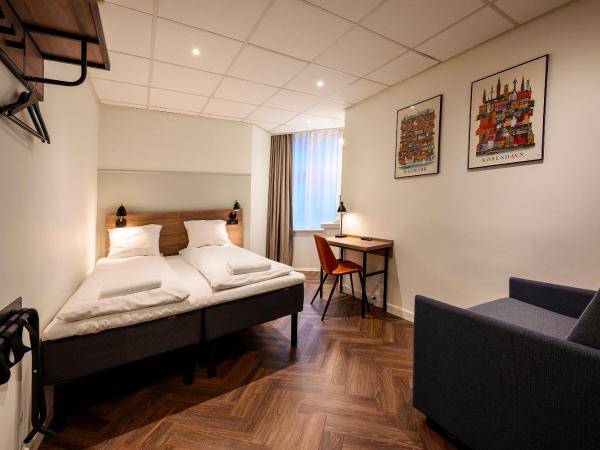 Go Hotel Saga : photo 4 de la chambre chambre triple avec salle de bains commune