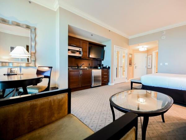 StripViewSuites at Signature : photo 2 de la chambre penthouse floor two-bedroom - balcony