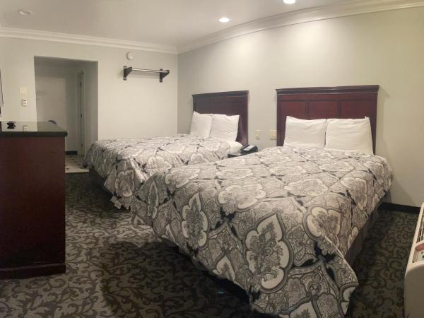 Capital City Inn Downtown Convention Center : photo 5 de la chambre chambre avec 2 grands lits queen-size