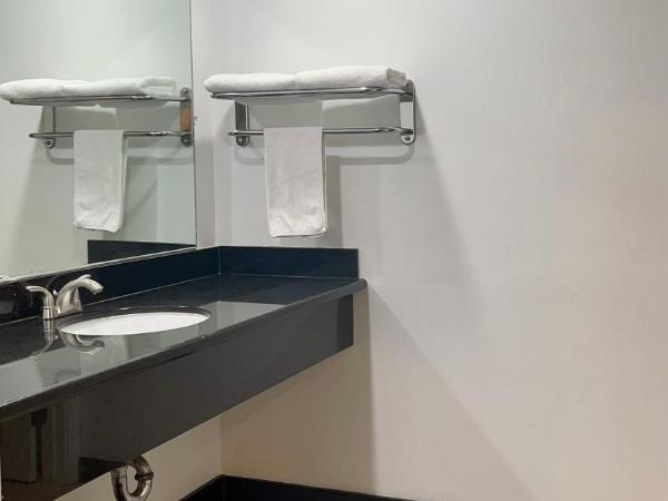 Capital City Inn Downtown Convention Center : photo 3 de la chambre chambre lit king-size