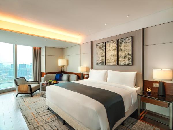 InterContinental Guangzhou Exhibition Center, an IHG Hotel - Free shuttle between hotel and Exhibition Center during Canton Fair & Exhibitor registration Counter : photo 5 de la chambre chambre classique