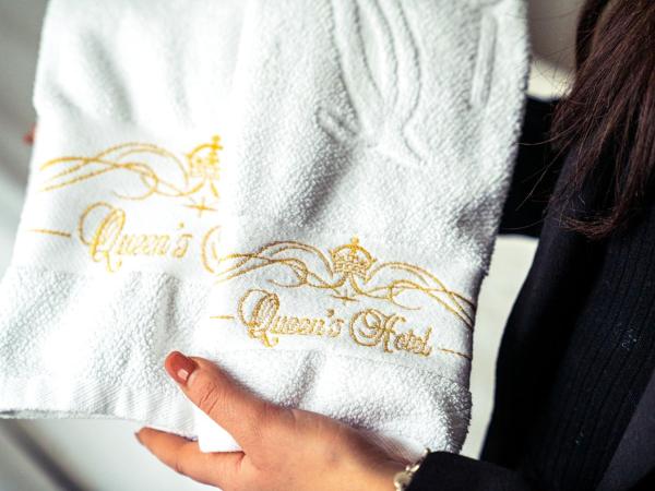 Queen's Hotel by First Hotels : photo 4 de la chambre chambre lits jumeaux