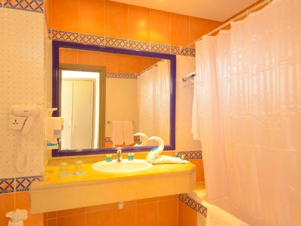 One Resort Aqua Park : photo 9 de la chambre chambre familiale - vue sur jardin