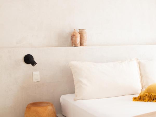 Dune Boutique Hotel located at the party zone : photo 10 de la chambre hébergement deluxe avec petite piscine - vue partielle sur mer