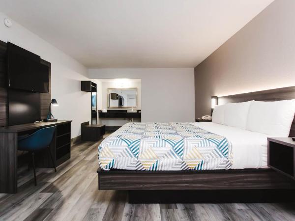 Studio 6 Houston TX Medical Center NRG Stadium : photo 2 de la chambre chambre lit king-size deluxe - non-fumeurs 
