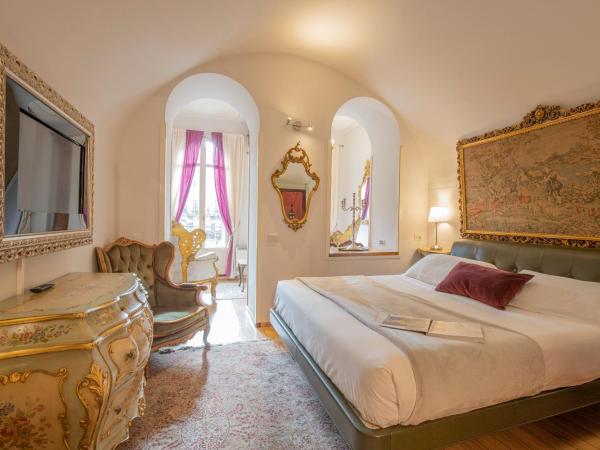 Corte Realdi Suites Piazza Erbe : photo 4 de la chambre appartement supérieur avec balcon - vue sur ville