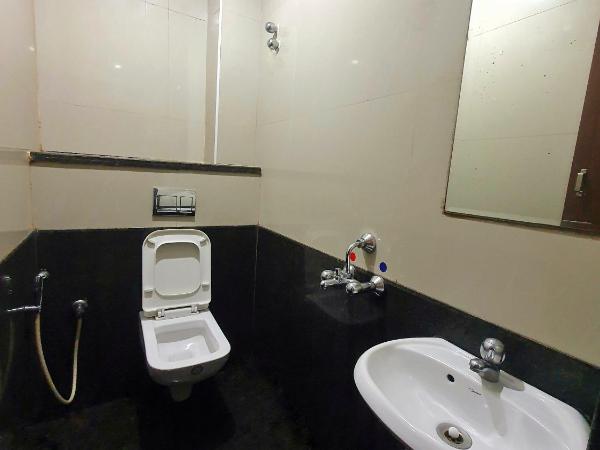 BHIMAS INN -Puratchi Thalaivar Dr M G Ramachandran Central Railway Station Chennai : photo 9 de la chambre chambre double Économique