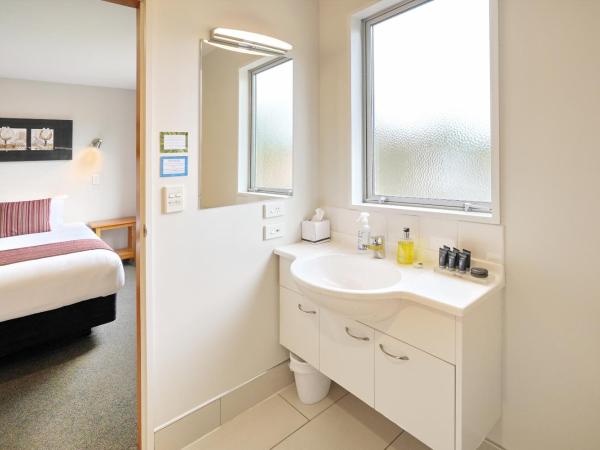 306 Motel Apartments : photo 1 de la chambre appartement 1 chambre avec baignoire spa