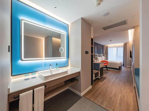 Holiday Inn Express Shanghai Expo Centre, an IHG Hotel : photo 5 de la chambre chambre lit king-size standard