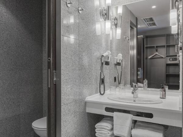 TITANIC Comfort Kurfürstendamm : photo 3 de la chambre chambre lit king-size supérieure