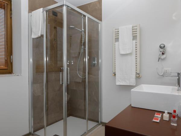 Hotel Lancaster : photo 6 de la chambre chambre double