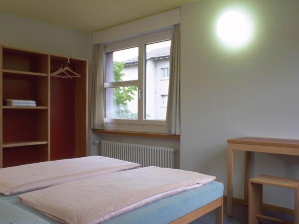 Zurich Youth Hostel : photo 1 de la chambre chambre double avec salle de bains privative