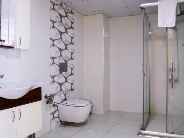 Bilgehan Hotel : photo 2 de la chambre chambre quadruple avec balcon