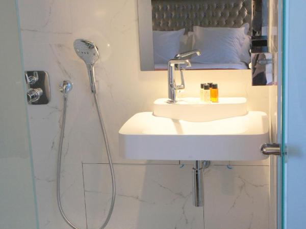 Tonic Hotel Saint Germain des Prés : photo 6 de la chambre chambre double classique avec douche