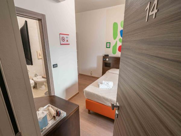 Hotel Cairoli : photo 3 de la chambre grande chambre quadruple