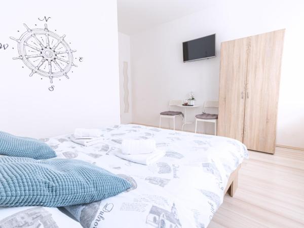 The Dots Hostel : photo 1 de la chambre chambre de luxe avec salle de bains privative