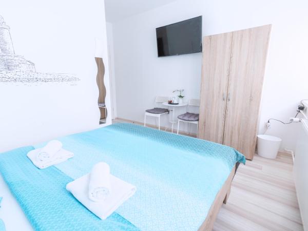 The Dots Hostel : photo 4 de la chambre chambre de luxe avec salle de bains privative