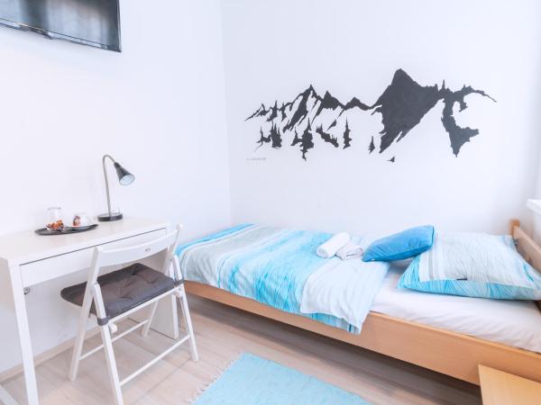 The Dots Hostel : photo 3 de la chambre chambre simple avec salle de bains commune